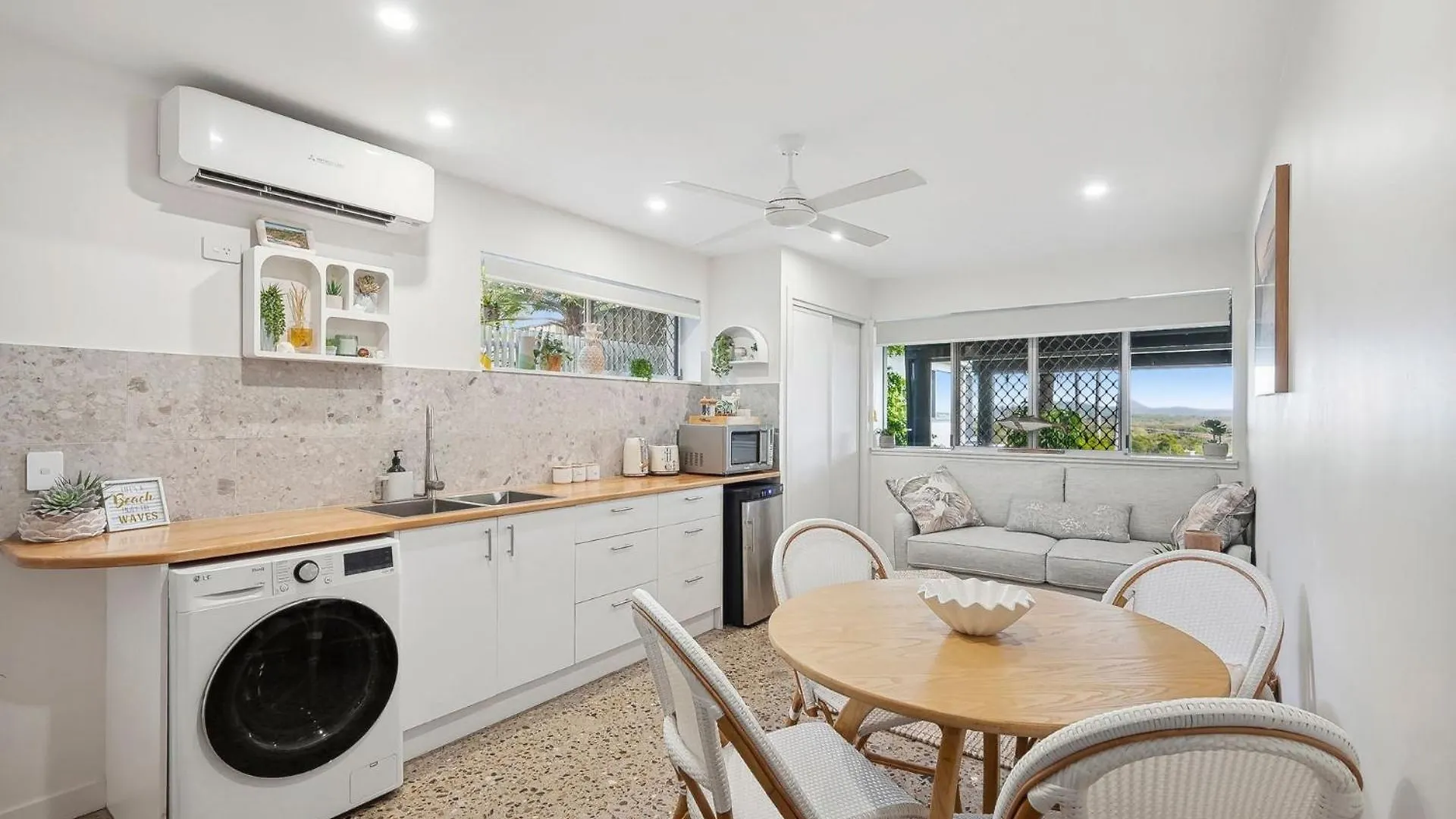 Appartamento Treasureview Beach House Suite #9C Ground Floor Studio Coolum Beach Australia